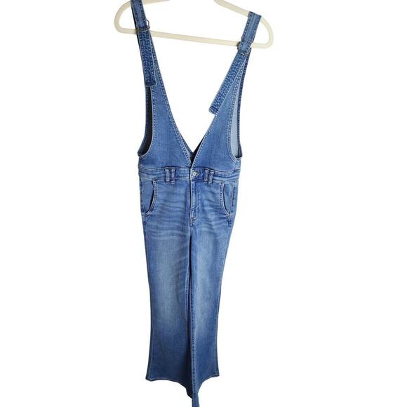 American Eagle Flare Denim Overalls Sz 2 Short V front/back stretch boho beachy - Picture 1 of 9